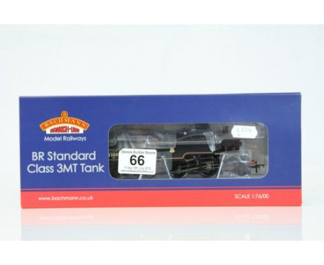 Boxed Bachmann OO gauge 31979 Standard Class 3MT 82001 BR Black Early Emblem tank locomotive with tender 8 DCC, appearing unu