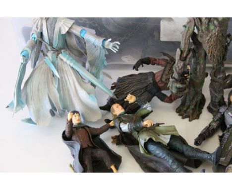 Collection of approx. 27 Lord of the Rings Figures featuring Gandalf, Aragorn, Legolas, Samwise, Gimli etc