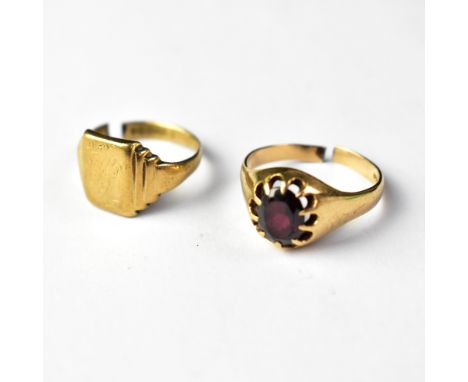 Two 9ct gold rings, one with square table and tapered shoulders, size O, the other with a multi-claw set amethyst stone, size