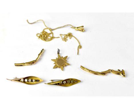 Various items of broken gold jewellery, to include three pieces of 9ct gold flexi watch strap, a 9ct gold starburst pendant, 