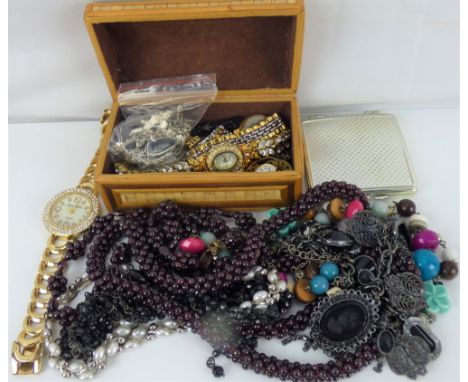 Various items of costume jewellery, mostly modern and vintage, to include watches, rings, earrings, brooches, compact, neckla