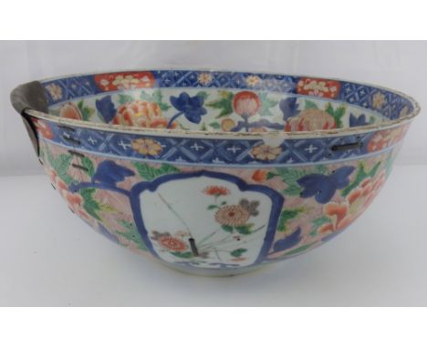 A large late 18th/early 19th century Japanese bowl, the internal circular panel with carp within a double lined border, the i