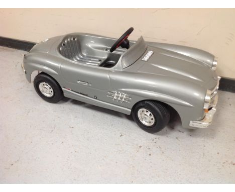 A Mercedes 300SL electric toy car (af)