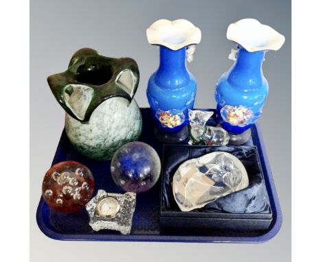 A tray of assorted glass ware, Edinburgh crystal miniature mantel clock, art glass vase, Dartington crystal paperweight etc 