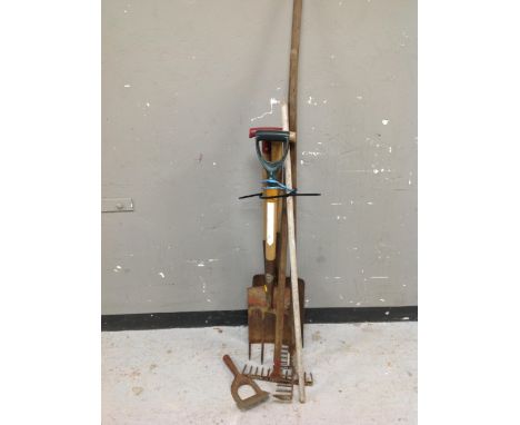 A bundle of garden tools 