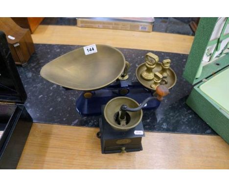 Set of scales and weights and coffee grinder