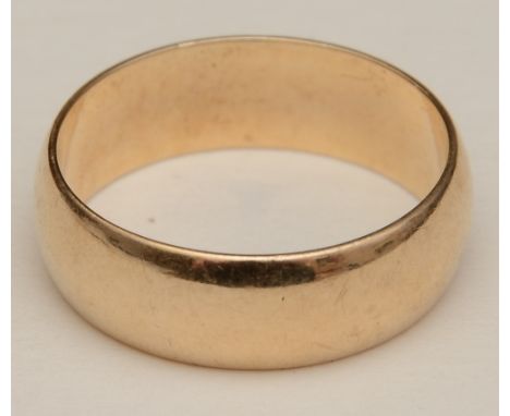 A 9ct gold gents wedding band, stamped 375 to underside, ring size Z, 7.4g