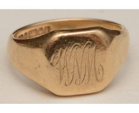 A 9ct gold gents signet ring, monogrammed 'WNM', stamped 375 to underside, 9.8g