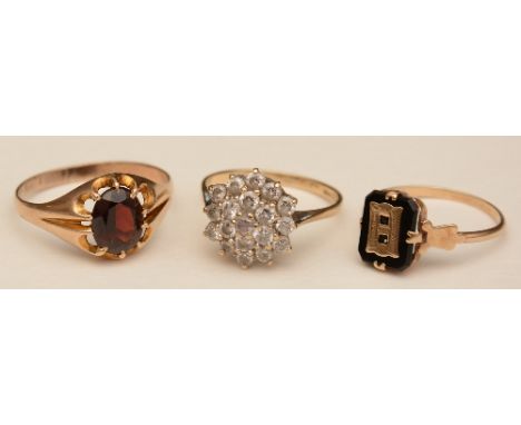 A 9ct gold and garnet ring, ring size T, 2.7g, together with a 9ct gold and jet ring with gold B/H to top, ring size N, 1.7g 