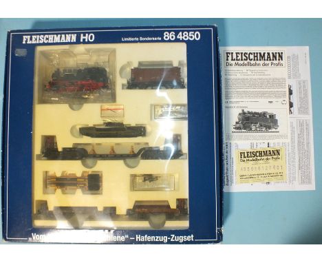 Fleischmann HO gauge, train set 86 4850 containing 0-8-0 tank locomotive no.81008, submarine with flat bed wagon, torpedoes a