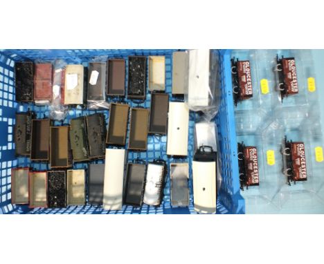 Bachmann, Hornby, Mainline, etc, OO gauge, a quantity of unboxed wagons, (34). 