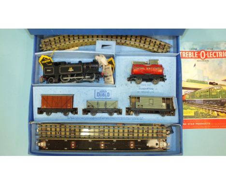 Hornby Dublo, EDG17 3-rail tank goods set, with BR 0-6-2 locomotive, four wagons and track, boxed with leaflet, tags, etc. 