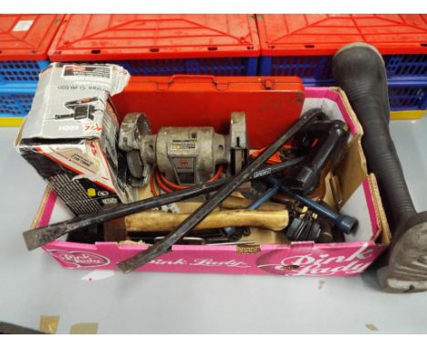 A mixed lot of tools to include a Baseline 150 watt Easy Fix sander, boxed, a ratchet set, crowbars, hand tools, a Black and 