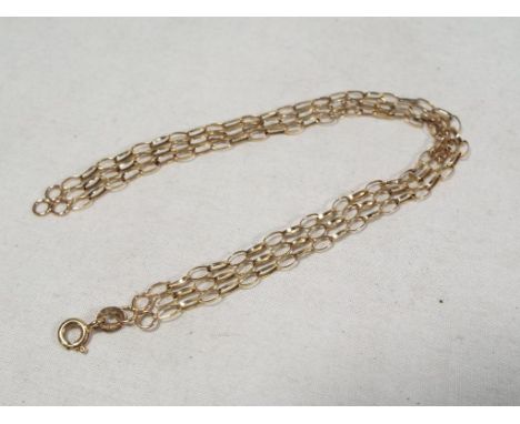 A lady's hallmarked 9 carat gold gate bracelet, approximate weight 2.20 grams. Estimate £20 - £30