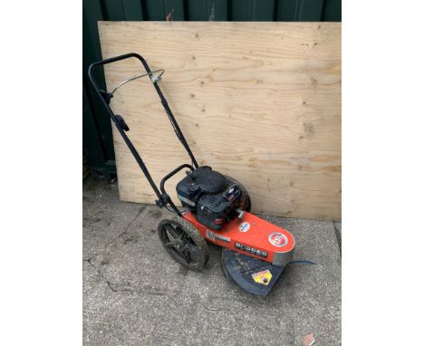 Wheeled Petrol Strimmer - Briggs and Stratton Engine - Working 
