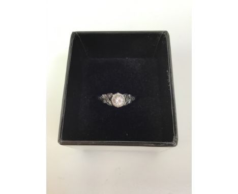 18ct Gold and Platinum White Sapphire Ring - Size M 