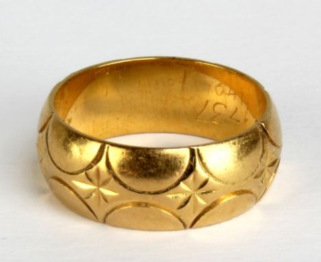 A 22ct yellow gold wedding band with bright cut detail, size K, approx 7.3g.