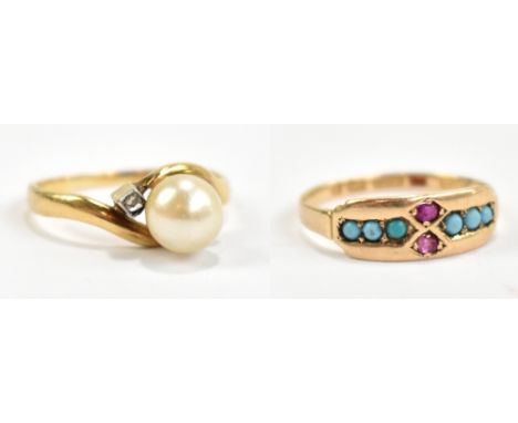 A 15ct yellow gold turquoise set ring and a yellow metal simulated pearl set ring, combined approx 3.8g (2).