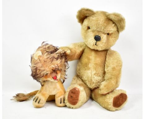 A stuffed lion soft toy and a teddy bear with jointed limbs (2).&nbsp;Additional InformationWear and tear throughout, teddy b