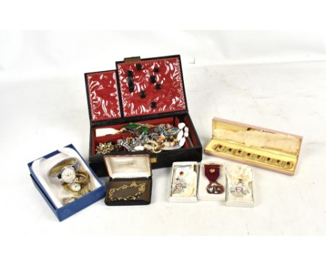 A small quantity of costume jewellery including a enamel decorated butterfly brooch (af), simulated bead necklaces, medallion