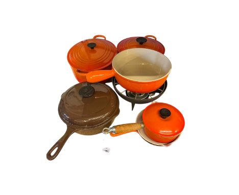 Six pieces of Le Crueset cookware.