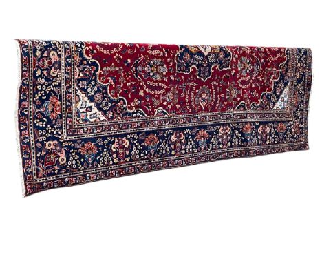 Hand knotted Persian Mashad carpet, 3.57m x 2.34m.