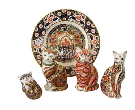 Royal Crown Derby 1999 Christmas plate and four cat paperweights (5).