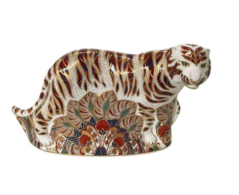 Royal Crown Derby large Bengal Tiger paperweight, 21cm across.