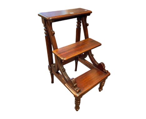 Contemporary hardwood three-step library steps, 80cm x 47cm x 50cm.