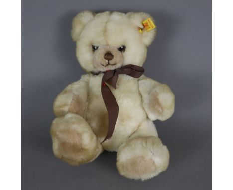 Steiff Teddy"Petsy" - mit Knopf und Fahne, Nr.0235/28, ohne Brustschild, bewegliche Beine und Arme, H.ca.25cm, unbespielt, au