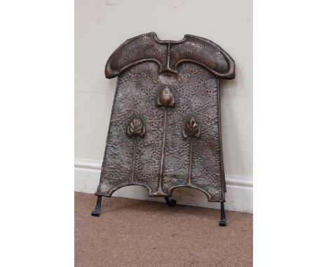 Art & crafts copper hammered copper fire screen W47cm, H65cm Condition Report Click here for further images, condition, aucti