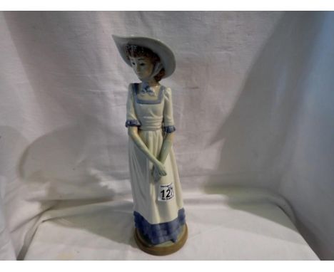 Nao girl figurine, H: 28cm. UK P&amp;P Group 2 (£20+VAT for the first lot and £4+VAT for subsequent lots)