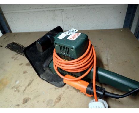 Black &amp; Decker GT150 hedge trimmer. All electrical items in this lot have been PAT tested for safety and have passed. Thi