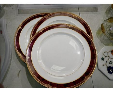 Set of six Spode Bordeaux pattern dinner plates. Not available for in-house P&amp;P 