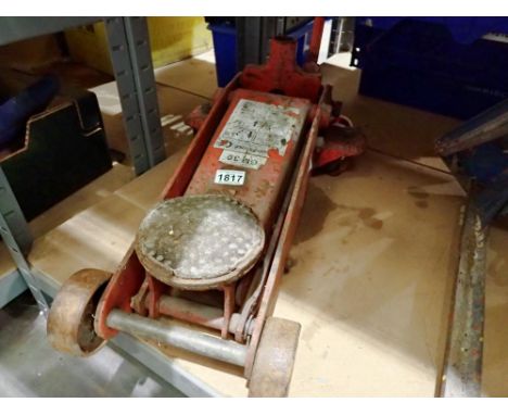 Red Draper tool car jack. Not available for in-house P&amp;P 