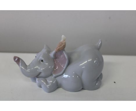 A Nao elephant figure 15cmx10cm 