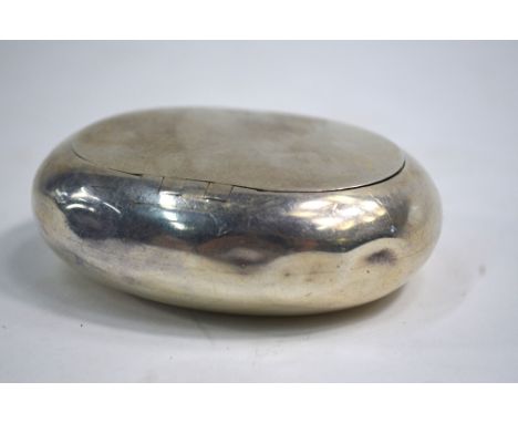 An Edwardian silver 'pebble' snuff box with hinged cover (lacks spring), Adie & Lovekin Ltd., Birmingham 1908