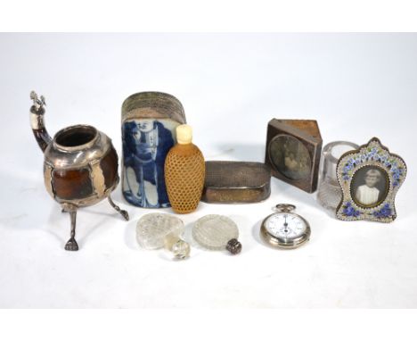 Various collectables, including mate-cup with white metal mounts, Edwardian silver-mounted photograph block, Chinese blue and