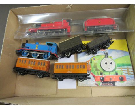 Hornby 00 gauge Thomas & Friend Collection comprising:  one James Red Engine, locomotive and tender, one Thomas locomotive, t