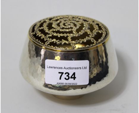 Stuart Devlin, small hand beaten silver rose bowl with silver gilt cover, London, 1970, 6 troy oz. 