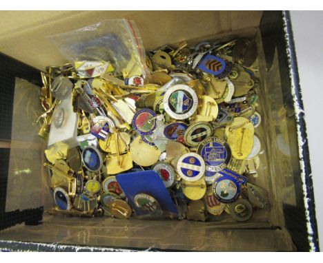 Box containing a large collection of 20th Century enamel badges relating to bowling clubs 
