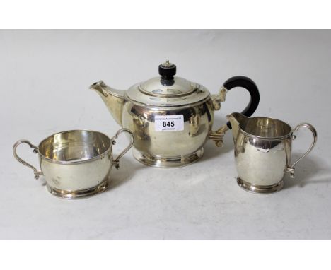 20th Century Mappin & Webb circular silver three piece tea service, Birmingham 1939, 26ozNo damage or repair noted 