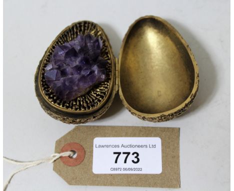 Stuart Devlin, silver gilt egg form box, the hinged cover enclosing a fragment of amethyst, 2.75ins longIn good condition, no