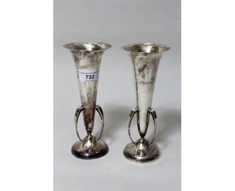 Pair of hand beaten silver flared rim vases of Art Nouveau design, London 1920, makers Goldsmiths and Silversmiths Company, 1