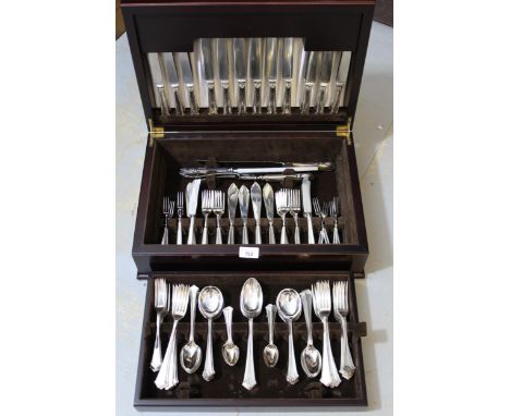 Good quality Elkington twelve place setting silver plated canteen of cutlery, housed in a mahogany caseIn excellent condition