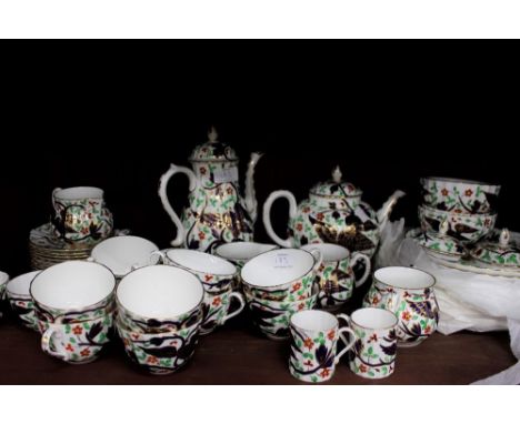 AN EXTENSIVE ROYAL WORCESTER PORCELAIN DINNER TEA AND COFFEE SERVICE, Independence Service pattern 