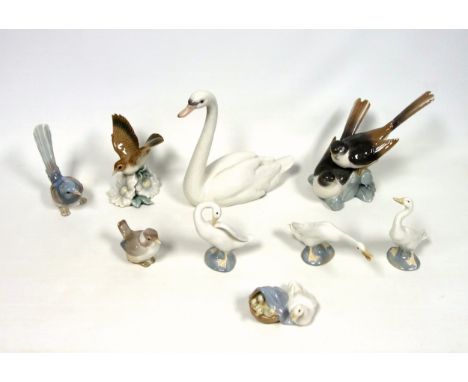 Lladro model of a swan, No.5230, 21 x 21.5cm; pair of birds on a branch, No.4667, H.18cm; bird on flowers, duck with duckling