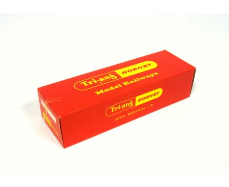 Tri-ang Hornby R.666 Articulated Car Carrier with Detachable Bogie and 16 Minix Cars, boxed, unopened 