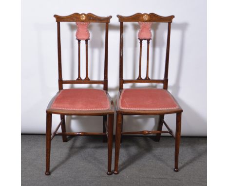 Edwardian mahogany occasional table, circular top, triple bobbin-turned supports, tripod legs, diameter 53cm, height 67cm; a 