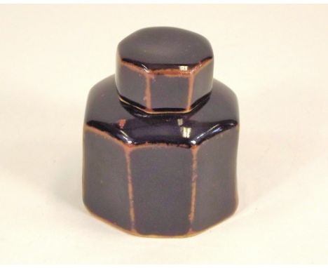 JEREMY LEACH. A small lidded Lowerdown Pottery flask by Jeremy Leach. Personal &amp; Pottery marks. Height 7cm.